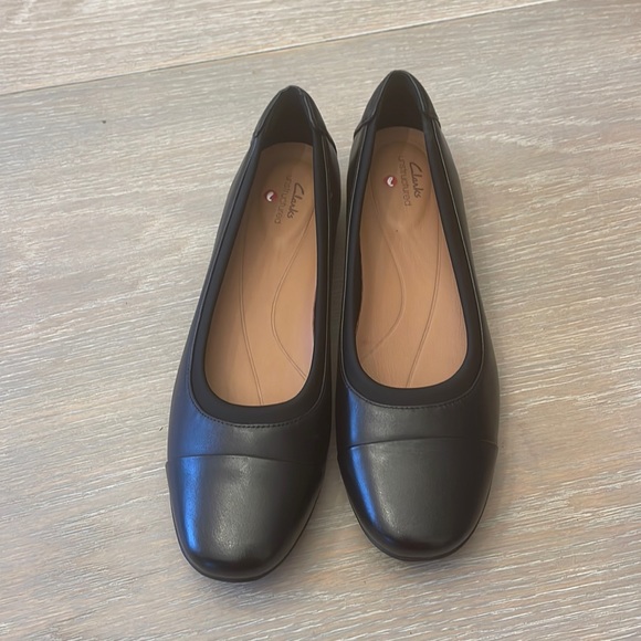 Clark’s flat, size 8,new - Picture 2 of 10